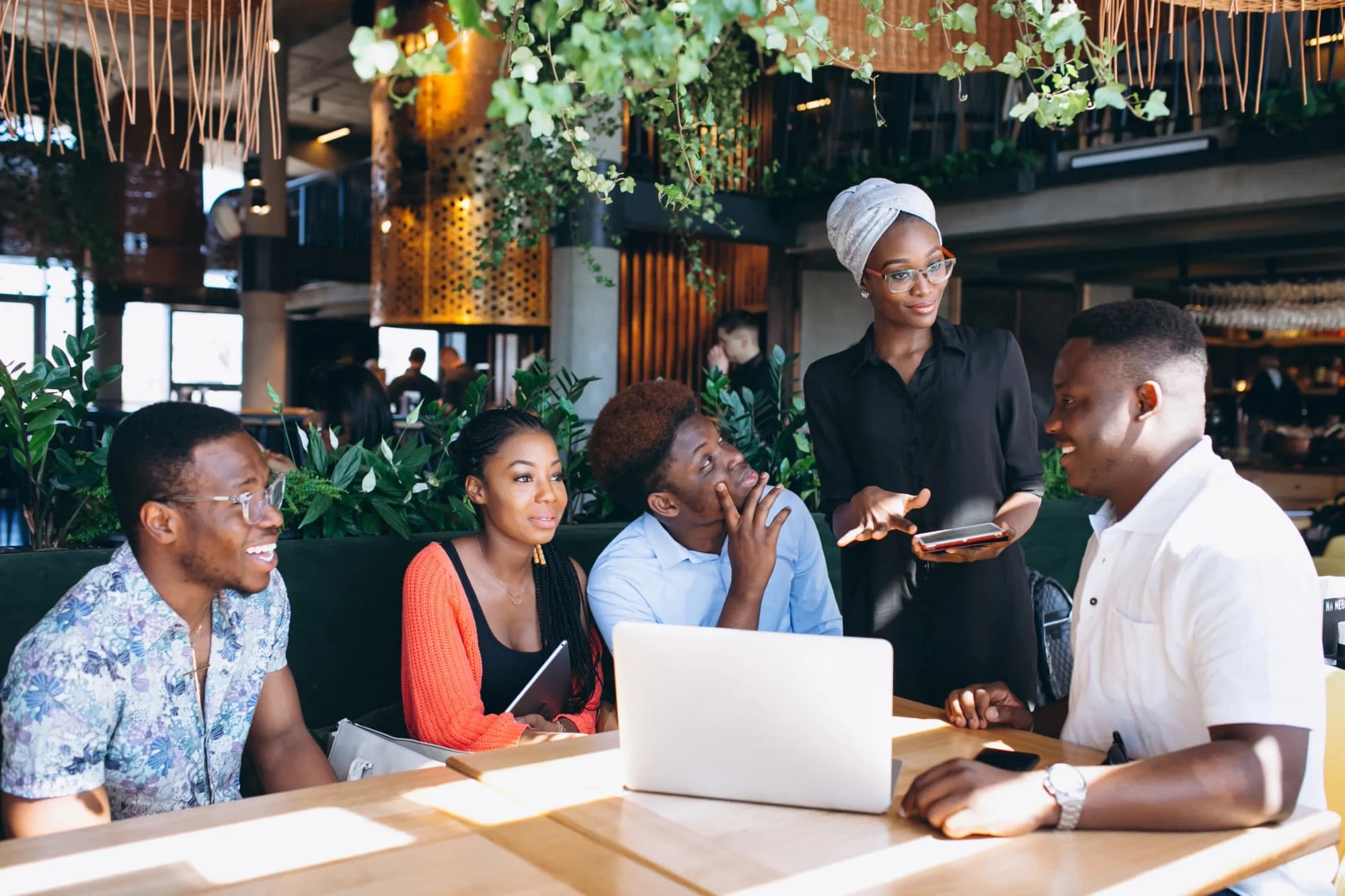 Échange de travail avec une équipe d'entreprise